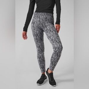 NEW Athleta Flurry Elemental Tight Black White S Running Outdoors‎ Winter